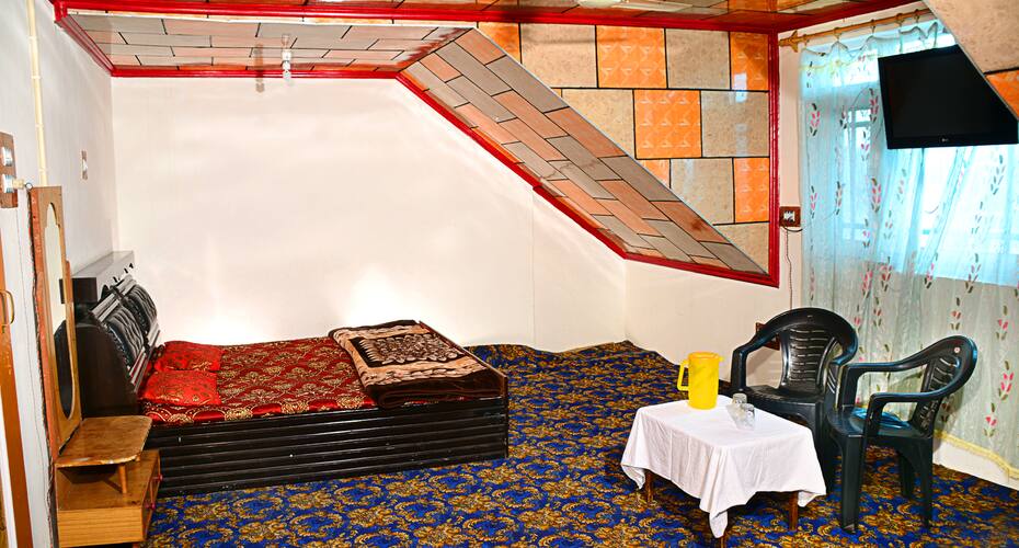 Hotel Raj Palace, Srinagar 2